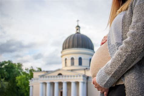 можно ли беременной в церковь|Можно ли беременным ходить в церковь: что говорят。